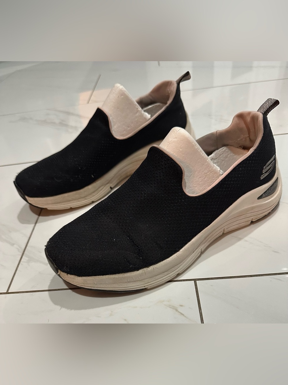 Skechers Hands Free Swift Fit – Black Women’s Size 9 – $25